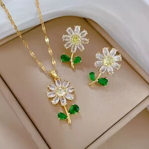 Daisy Green Floral Crystal Necklace&Earrings Set